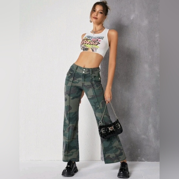 EUC green camo print bootcut leg jeans size 10 - Picture 3 of 13